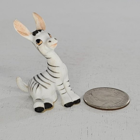 Freeman McFarlin George Good Zebra Sitting Miniature Figurine - Picture 6 of 11